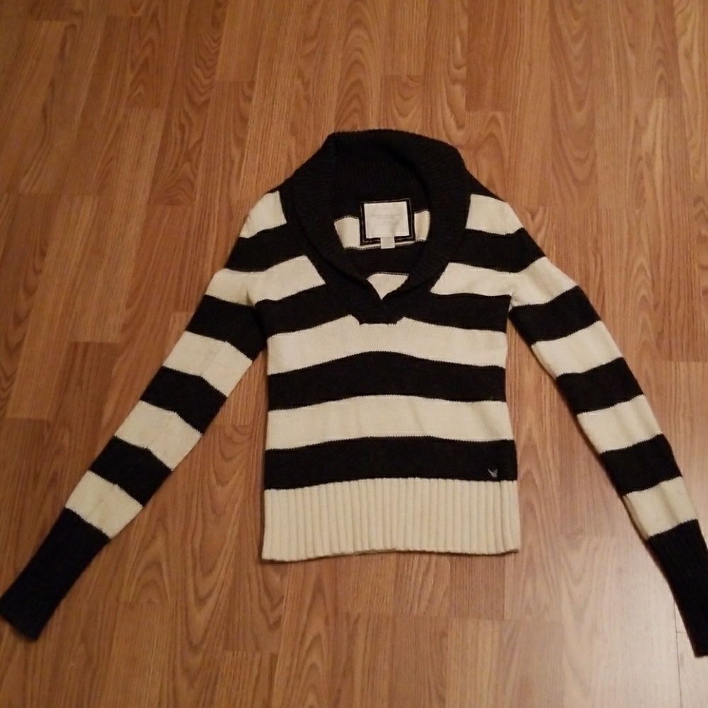 American Eagle sweater